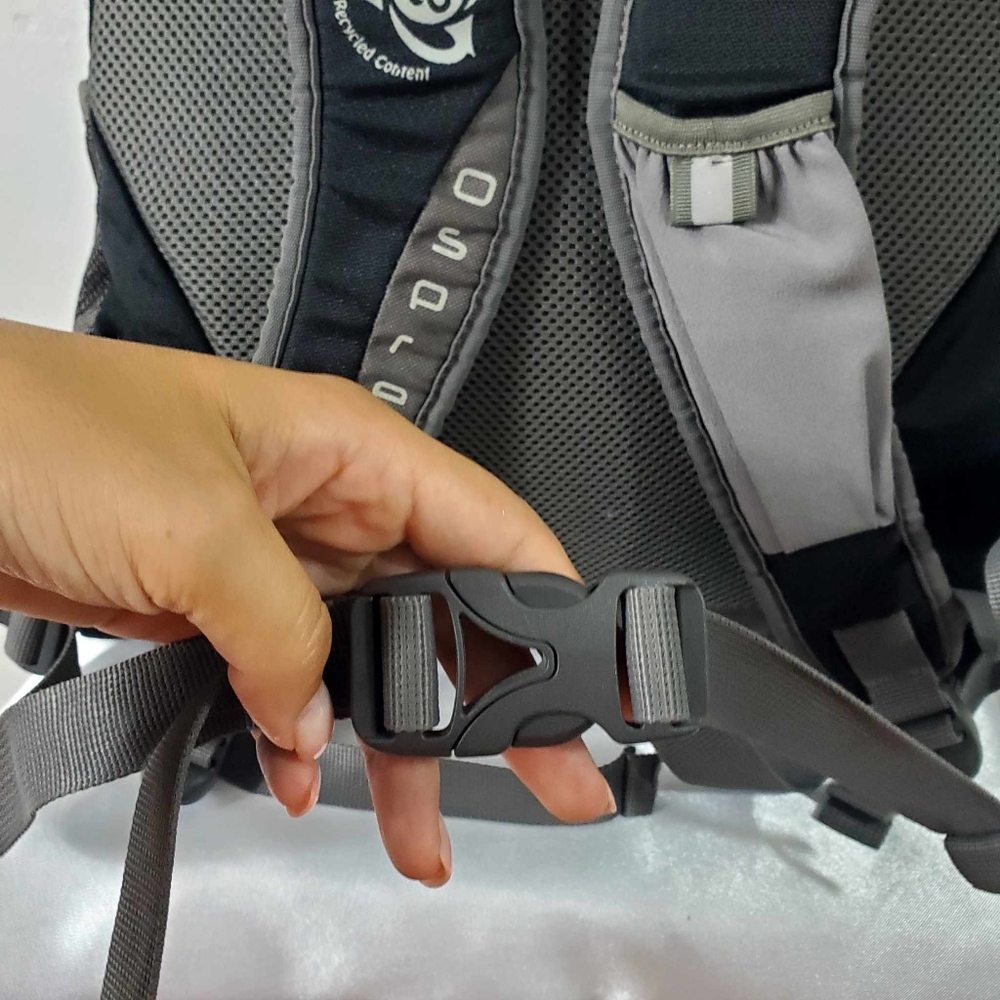 OSPREY black and gray Daypack Backpack - Picture 3 of 14